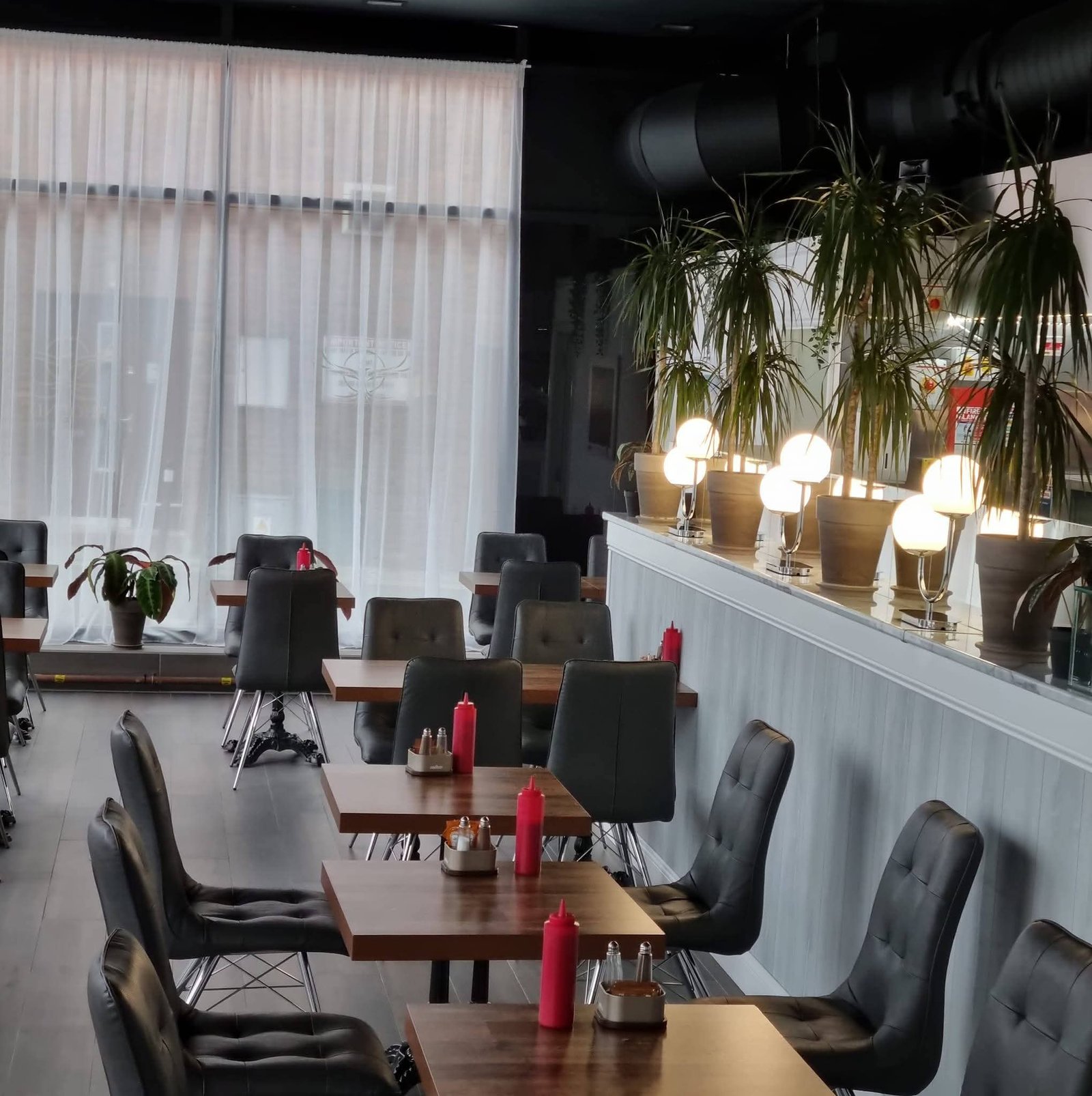 Phoenix Bistro dining room